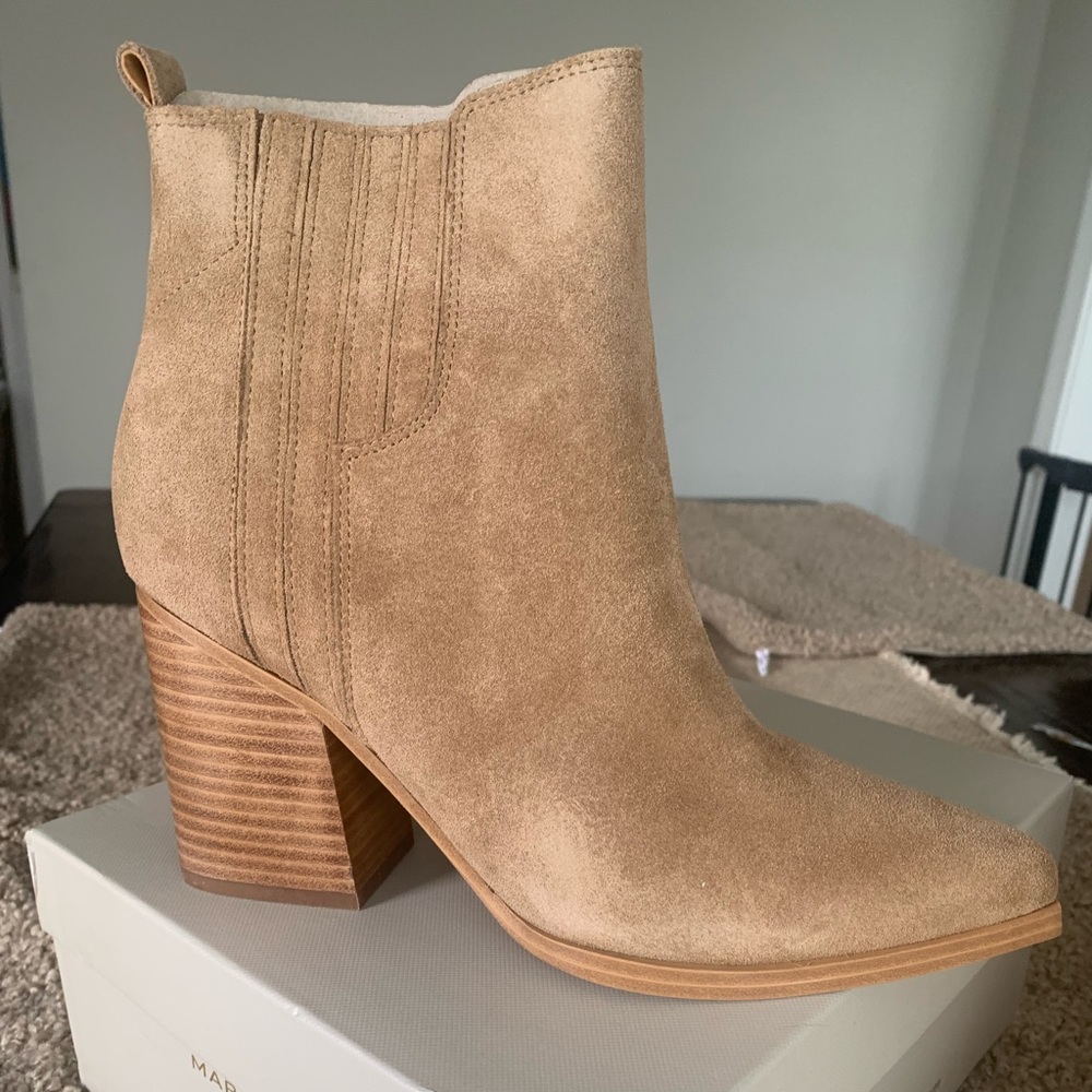 Marc Fisher LTD Oshay Medium Natural Suede Boots, sz 9, Brand NWT , original box